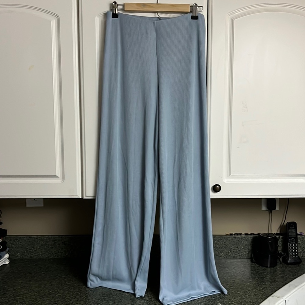 Zara straight leg ribbed pants
Size: M
Color: blue.